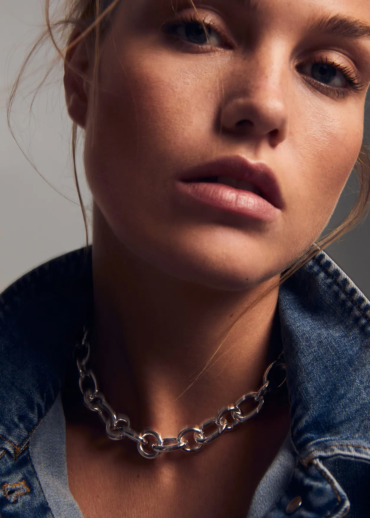 Embossed hoop earrings